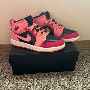 Jordan 1 MID